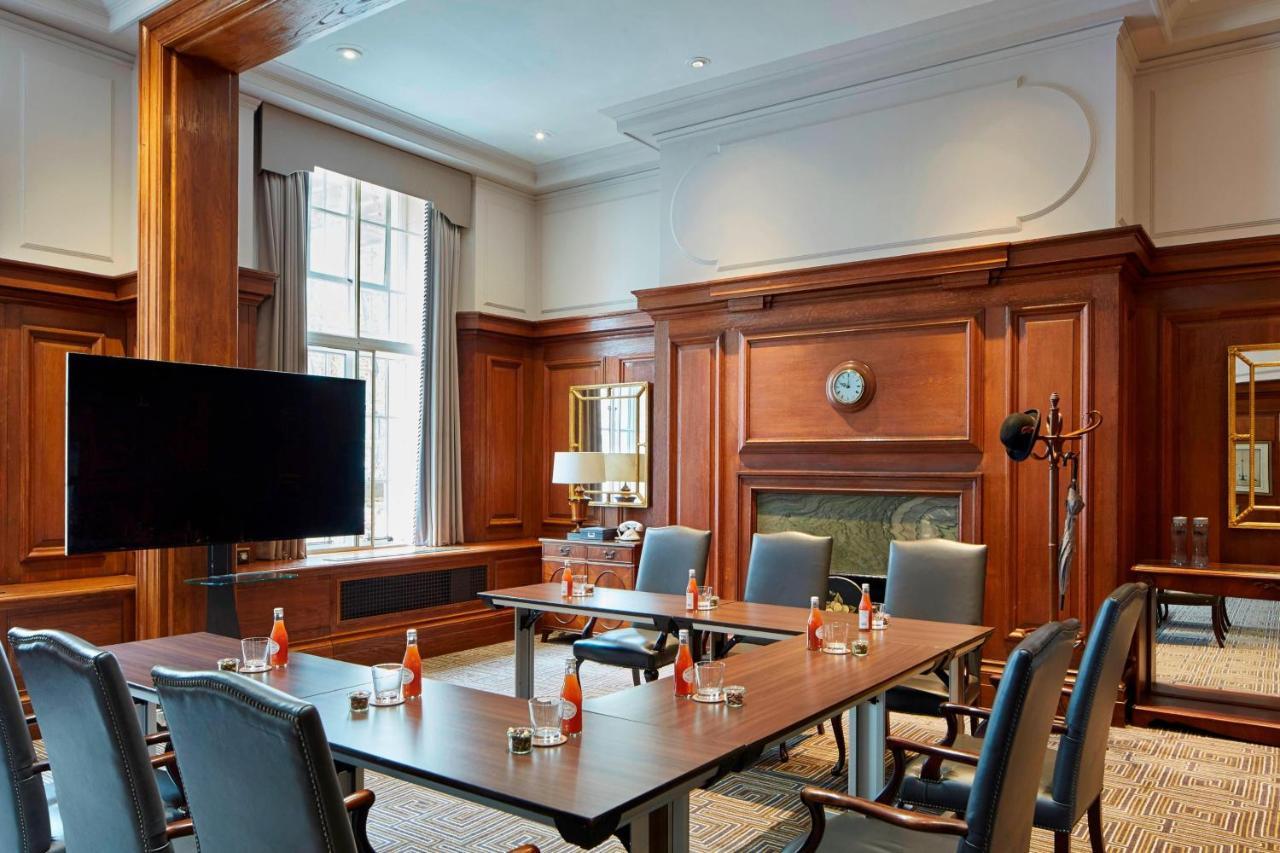 London Marriott Hotel County Hall Екстериор снимка