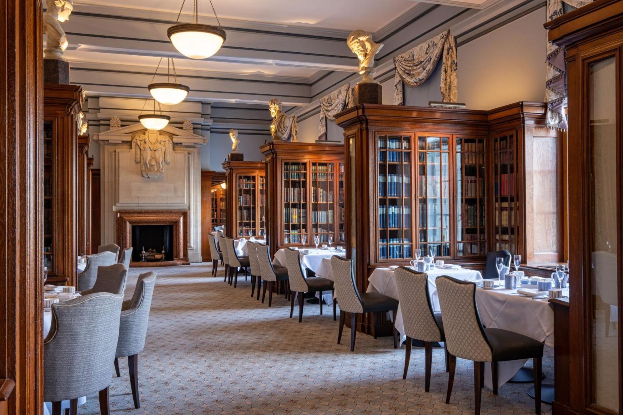 London Marriott Hotel County Hall Екстериор снимка