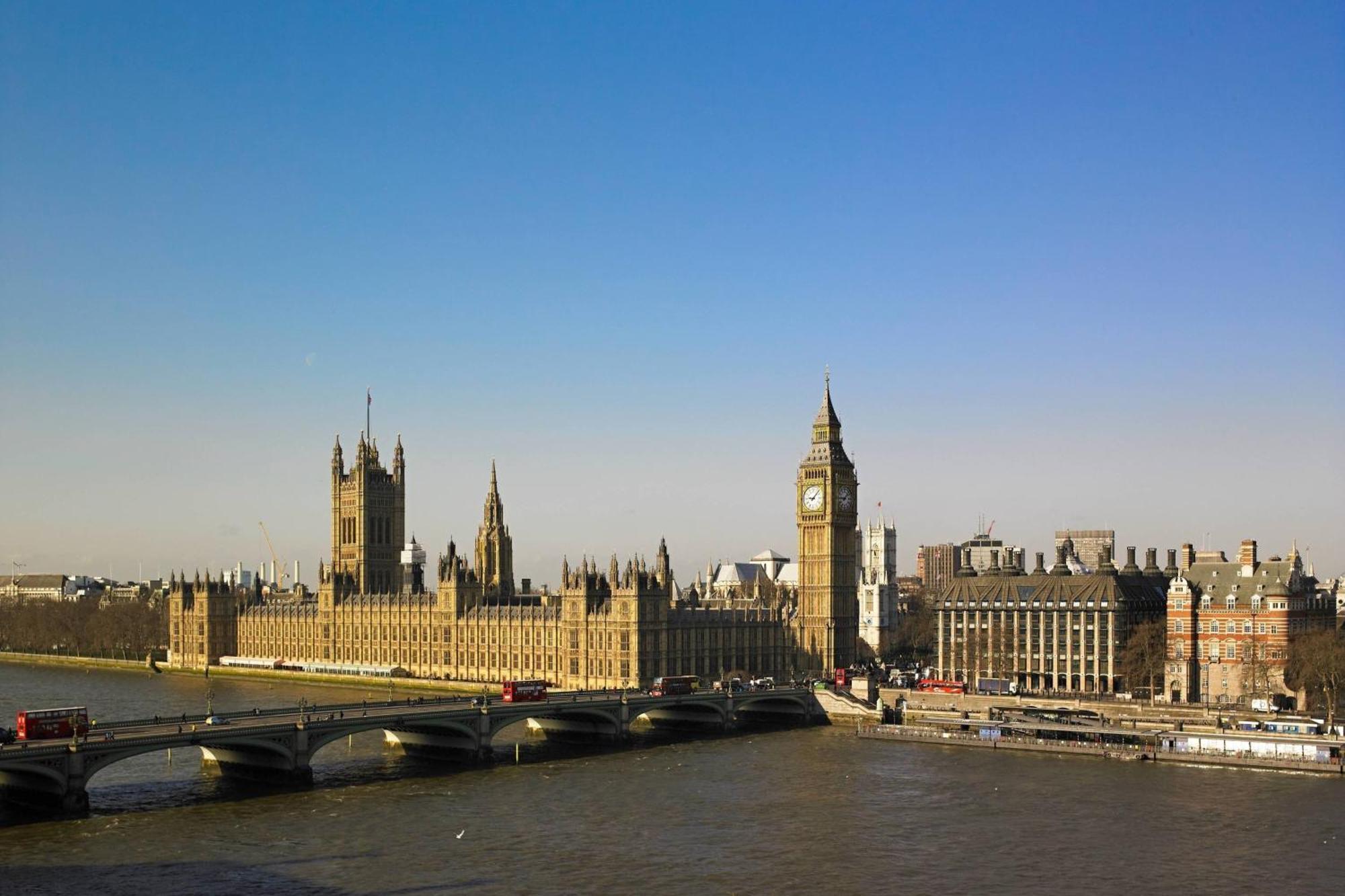 London Marriott Hotel County Hall Екстериор снимка