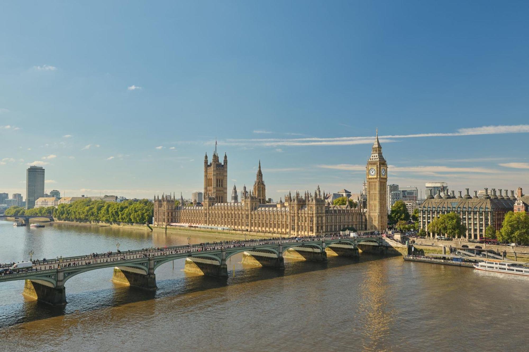 London Marriott Hotel County Hall Екстериор снимка