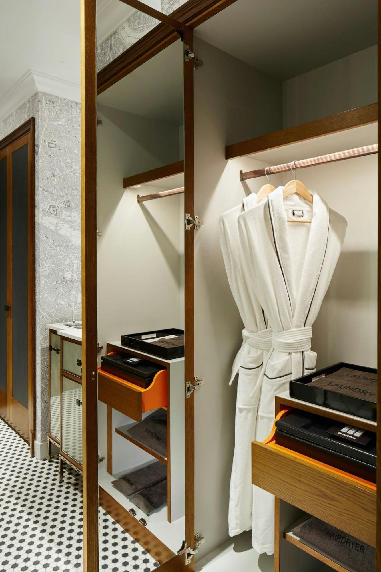 London Marriott Hotel County Hall Екстериор снимка